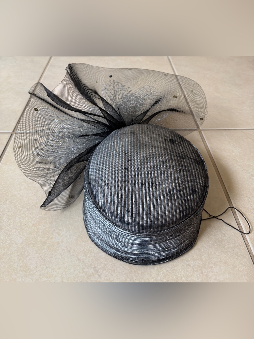 Vtg Whittall & Shon Pillbox Hat Fascinator Black Silver Mesh Sequin Church 22.5"